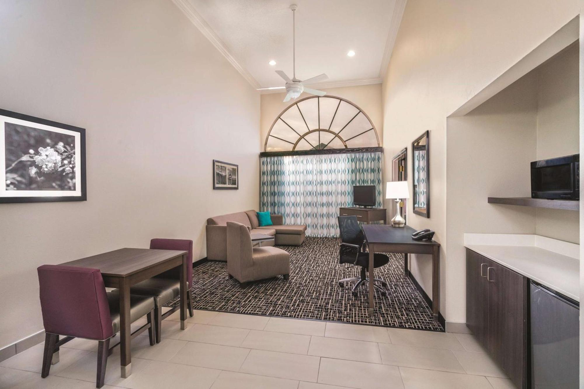La Quinta By Wyndham Loudon Hotel Exterior foto
